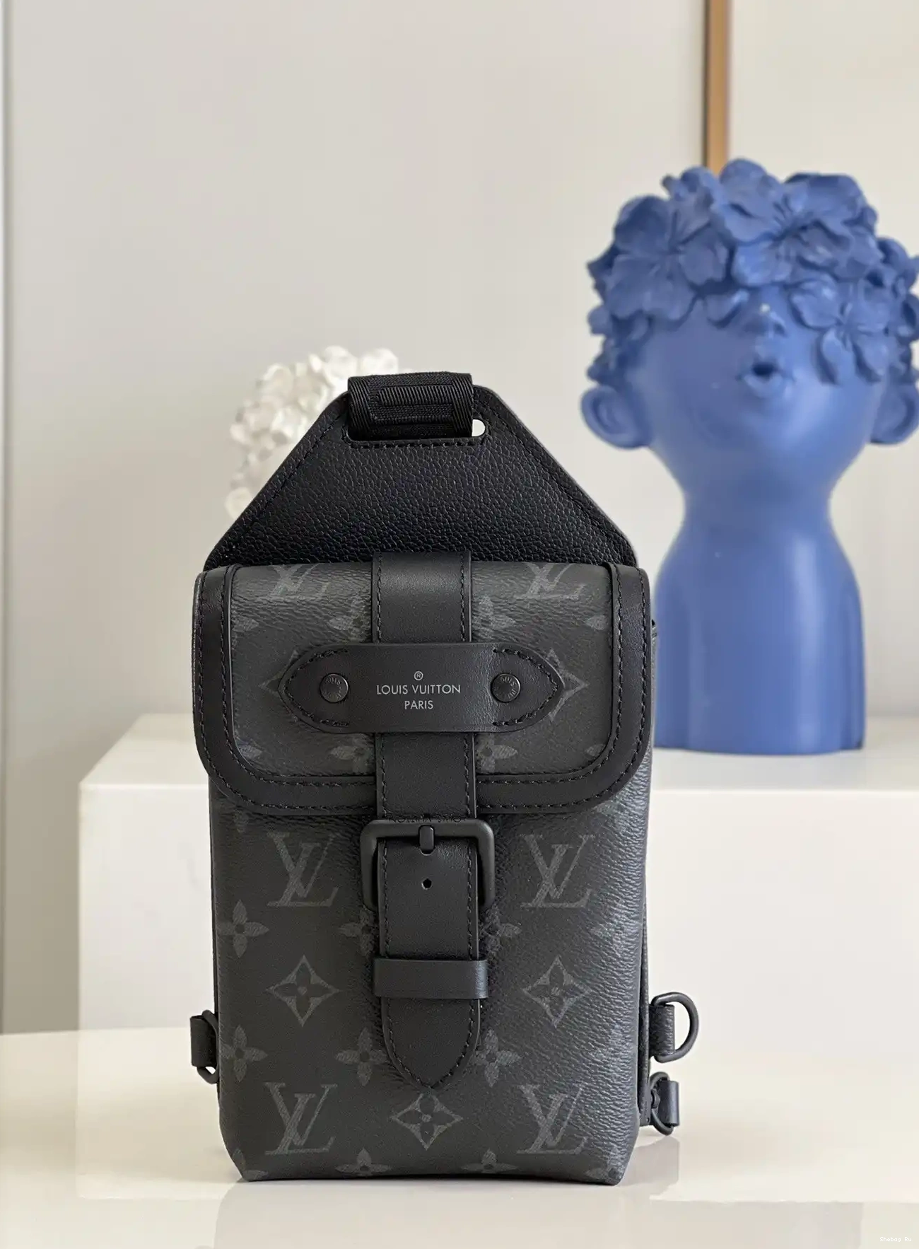 VUITTON SLINGBAG SAUMUR LOUIS 0630